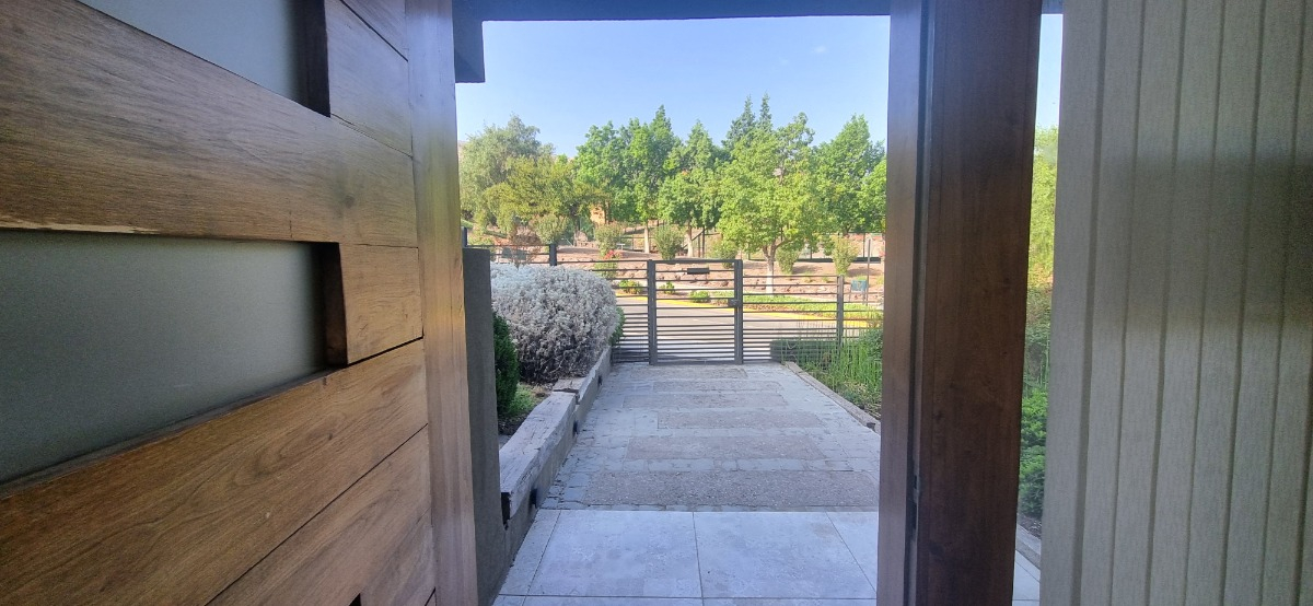 Venta Casa O 4D en suite Walk-in cl&oacute;set 4B 4E 1Bd Chicureo - Colina