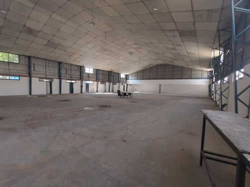Arriendo Propiedad Industrial 1500m2 Con Galp&oacute;n 