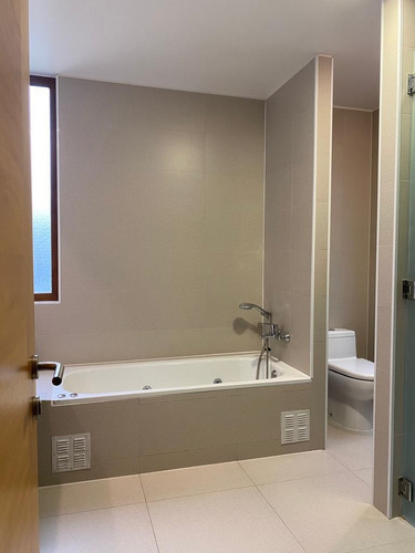 Venta Casa NOSP 6D en suite Walk-in cl&oacute;set 5B 4E 1B Chicureo - Colina