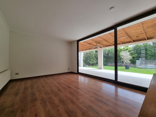 Venta Casa 5D en suite Walk-in cl&oacute;set 5B 4E 1B Chicureo - Colina