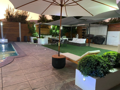 Venta Casa O 5D en suite Walk-in cl&oacute;set 5B 4E 1B Chicureo - Colina