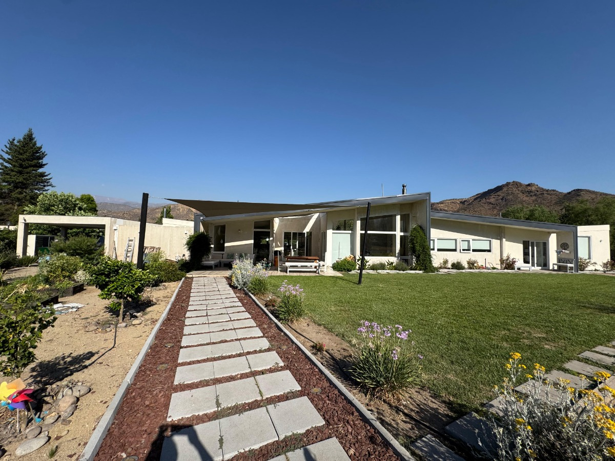 Venta Casa O 4D en suite Walk-in cl&oacute;set 4B 4E 1Bd Chicureo - Colina