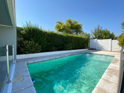 Arriendo Casa 3D 4B 2E 1B Chicureo - Colina