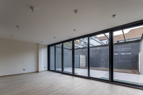 Arriendo Casa NO 6D en suite Walk-in cl&oacute;set 4B 2E 1B Barrio El Golf - Las Condes