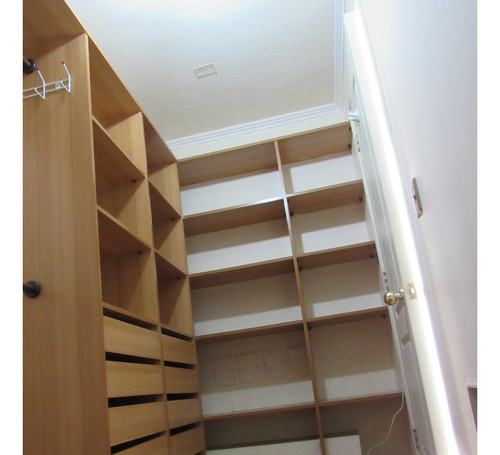 Arriendo Casa NOSP 5D en suite Walk-in cl&oacute;set 4B 3E 2B San Carlos de Apoquindo - Las Condes