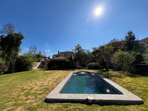 Venta Casa NOSP 5D en suite Walk-in cl&oacute;set 5B 2E Los Dominicos - Las Condes