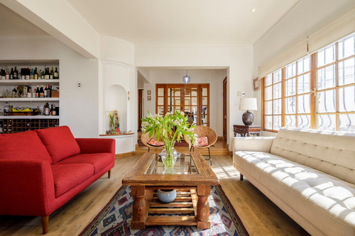 Arriendo Casa NO 4D en suite Walk-in cl&oacute;set 3B 3E 1B Metro Bilbao - Providencia