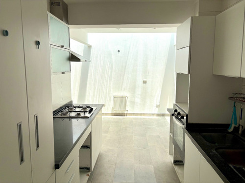 Arriendo Casa NO 4D en suite 4B 2E 1B Borde R&iacute;o - Casa Piedra - Vitacura