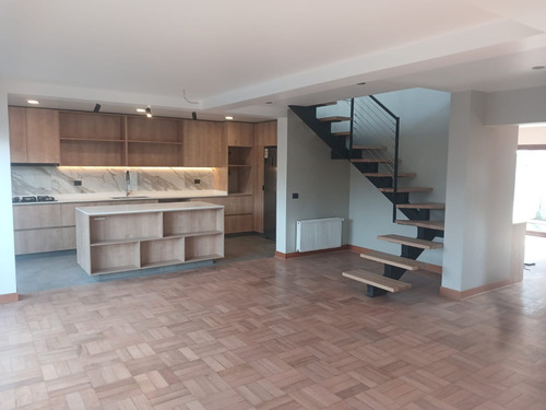 Venta Casa NO 5D en suite Walk-in cl&oacute;set 3B 2E 1B Estadio Croata - Vitacura