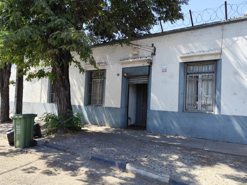 Galp&oacute;n En Arriendo/venta Con Oficina,cocina, Ba&ntilde;os Y Ducha