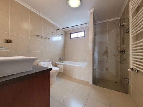 Arriendo Casa 5D en suite Walk-in cl&oacute;set 4B 2E Metro Hernando de Magallanes - Las Condes