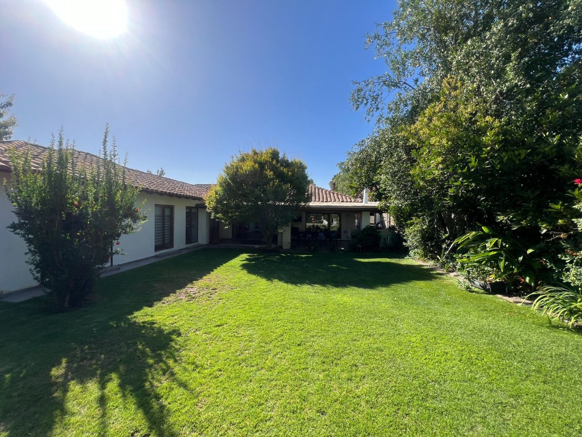 Venta Casa NO 4D en suite Walk-in cl&oacute;set 4B 2E Chicureo - Colina