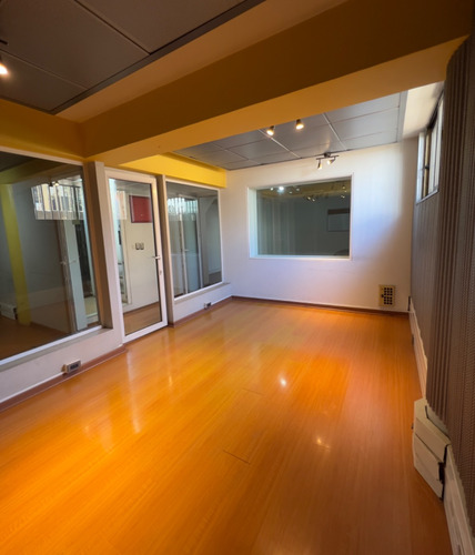 Arriendo Oficina 5B 10E 2B Barrio Italia - Providencia