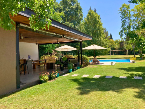 Venta Casa NO 6D en suite Walk-in cl&oacute;set 7B 2E 2B Chicureo - Colina