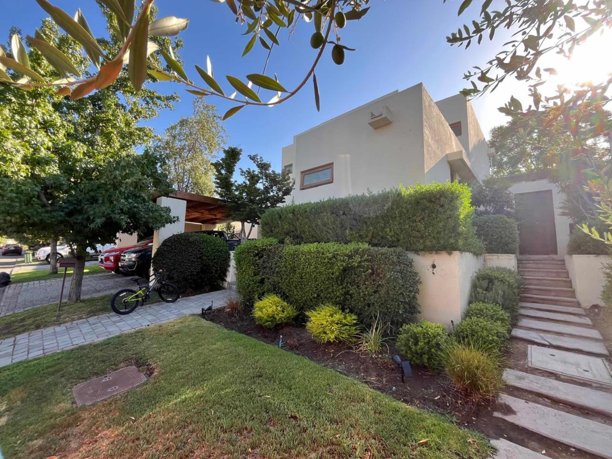 Arriendo Casa 5D 4B 2E Chicureo - Colina