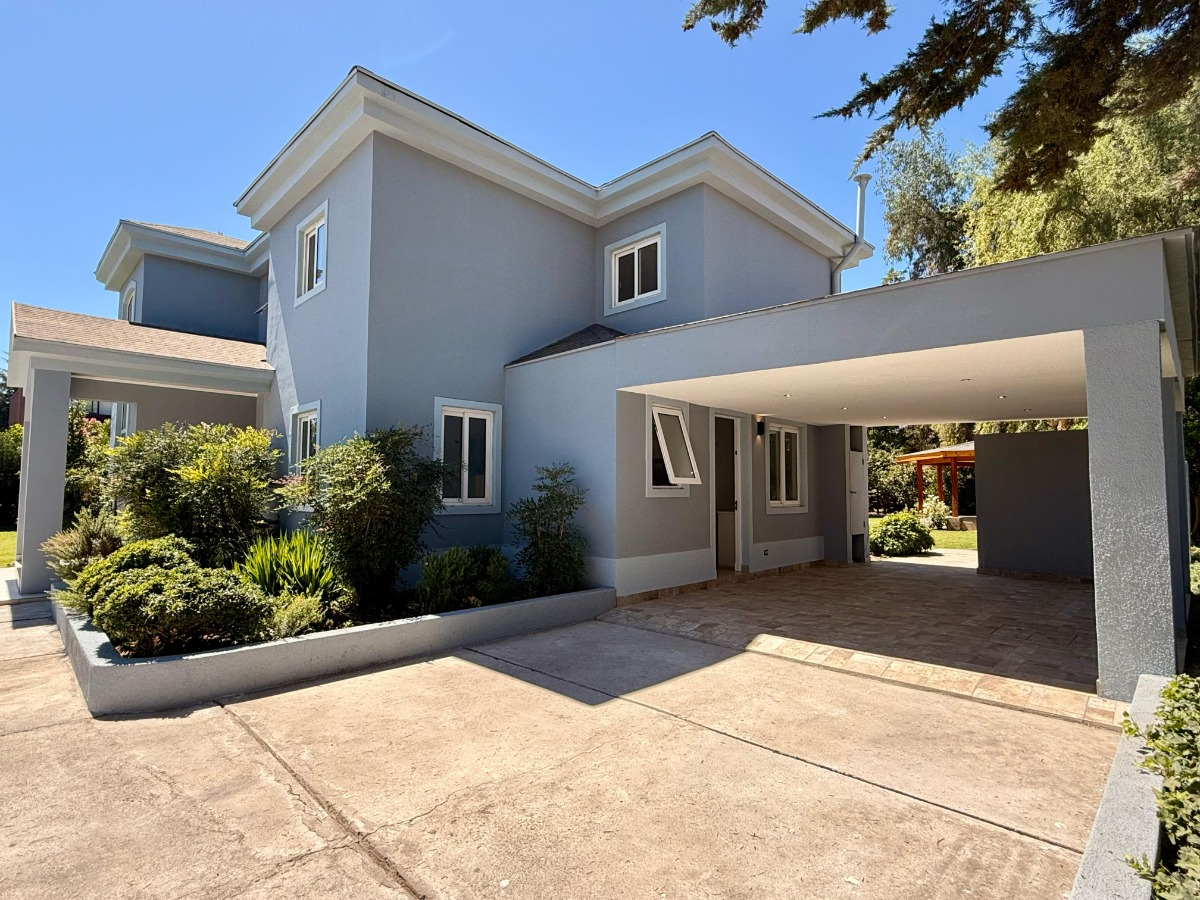 Venta Casa NP 4D en suite Walk-in cl&oacute;set 4B 5E 2Bd Chicureo - Colina