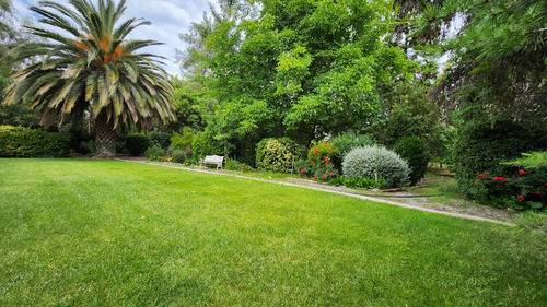 Venta Casa NOSP 4D en suite Walk-in cl&oacute;set 4B 10E 1B Chicureo - Colina