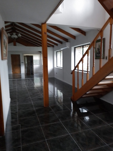 Arriendo Casa 3D 2B 4E 1B Chicureo - Colina