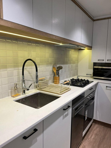 Arriendo Departamento 2D en suite 2B 1E 1B Barrio El Golf - Las Condes