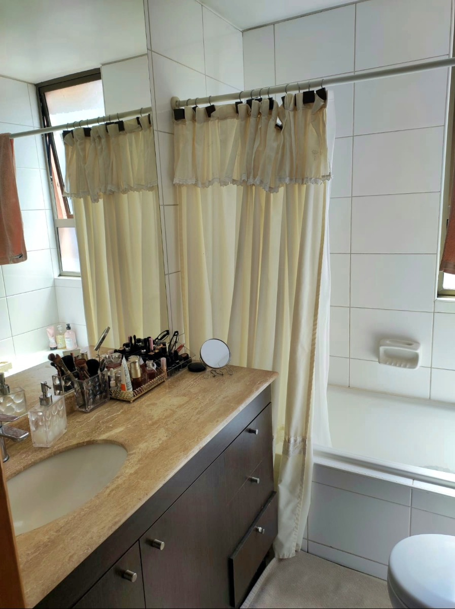 Venta Casa 5D en suite 6B 3E 1Bd Los Dominicos - Las Condes