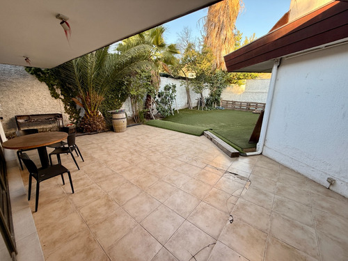 Arriendo Casa 5D en suite 4B 3E 1B Los Dominicos - Las Condes