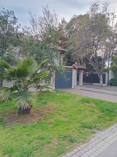 Venta Casa 4D 3B 1E Troncos Viejos - La Reina