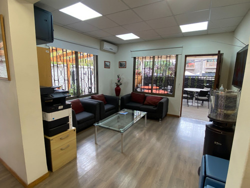 Arriendo Oficina 2B 1E Barrio Italia - Providencia