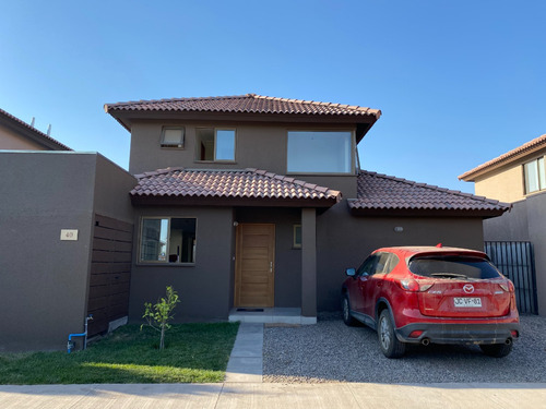 Arriendo Casa S 3D en suite Walk-in cl&oacute;set 3B 2E 1B Chicureo - Colina