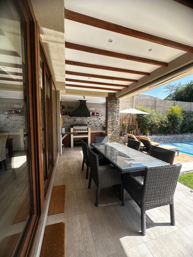 Venta Casa SO 4D en suite Walk-in cl&oacute;set 3B 2E 1B Chicureo - Colina