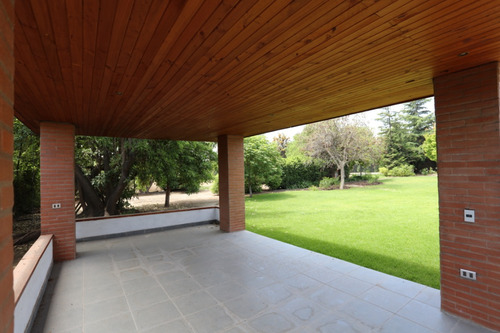 Venta Casa NP 4D en suite Walk-in cl&oacute;set 3B 4E Chicureo - Colina