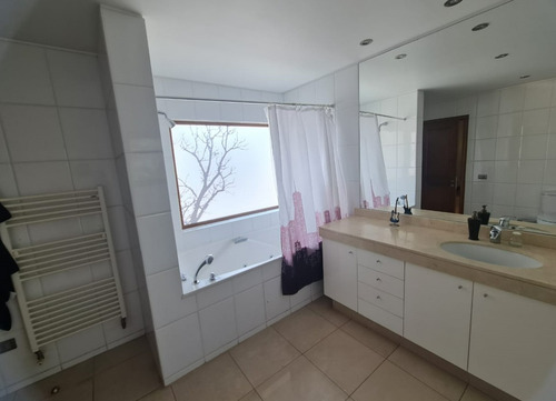 Venta Casa N 5D en suite Walk-in cl&oacute;set 5B 3E 2B San Carlos de Apoquindo - Las Condes