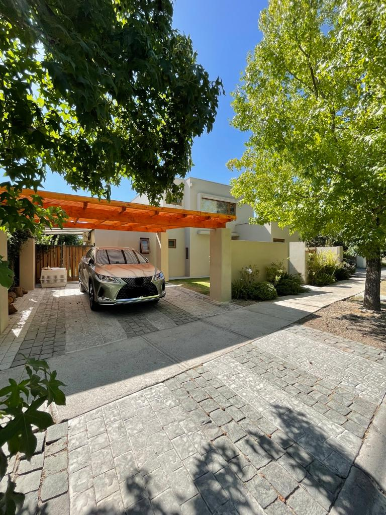 Venta Casa 3D 4B 2E Chicureo - Colina