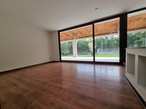 Venta Casa 5D en suite Walk-in cl&oacute;set 5B 4E 1B Chicureo - Colina