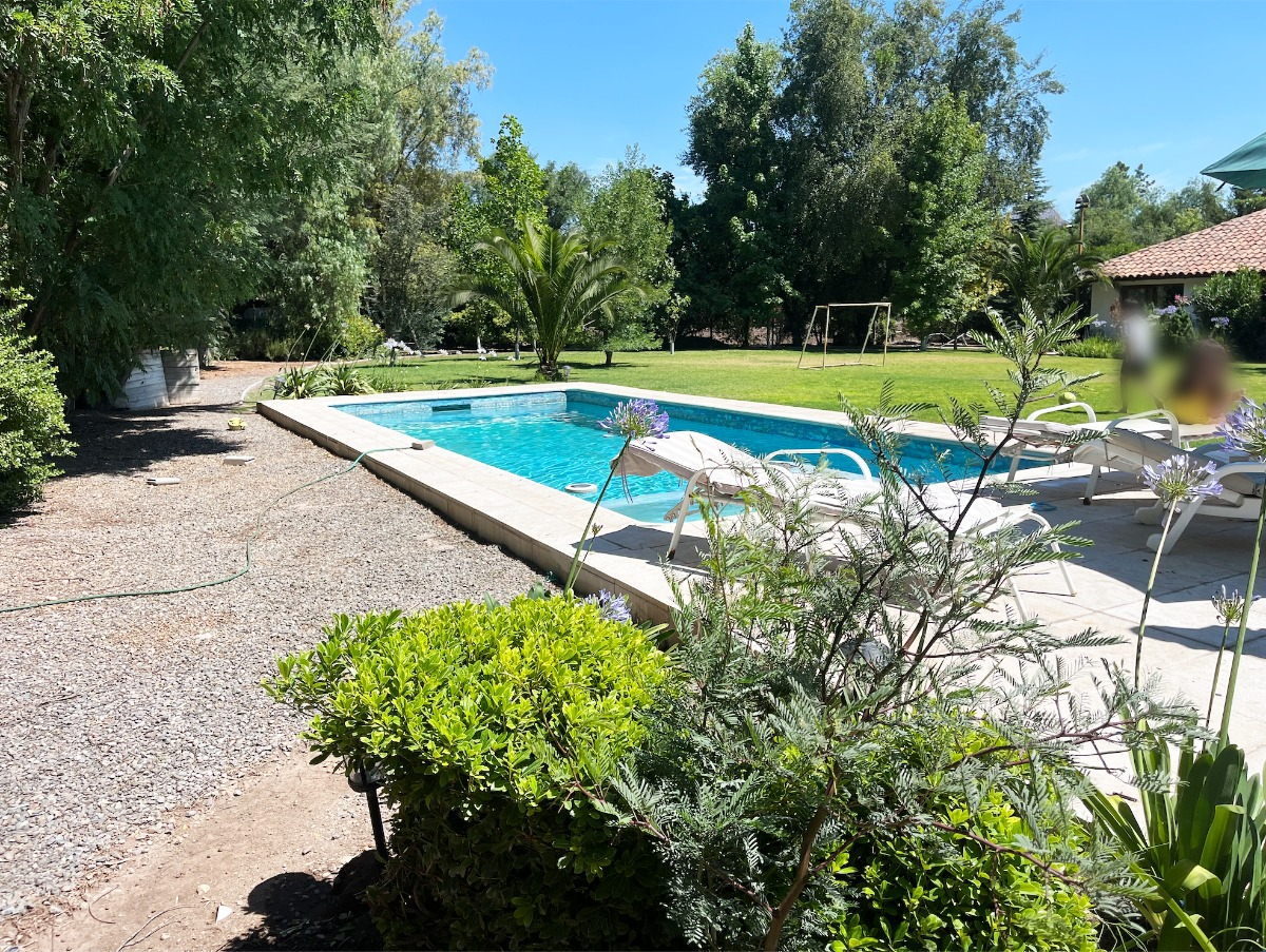 Arriendo Casa NO 5D en suite Walk-in cl&oacute;set 4B 8E 1Bd Chicureo - Colina