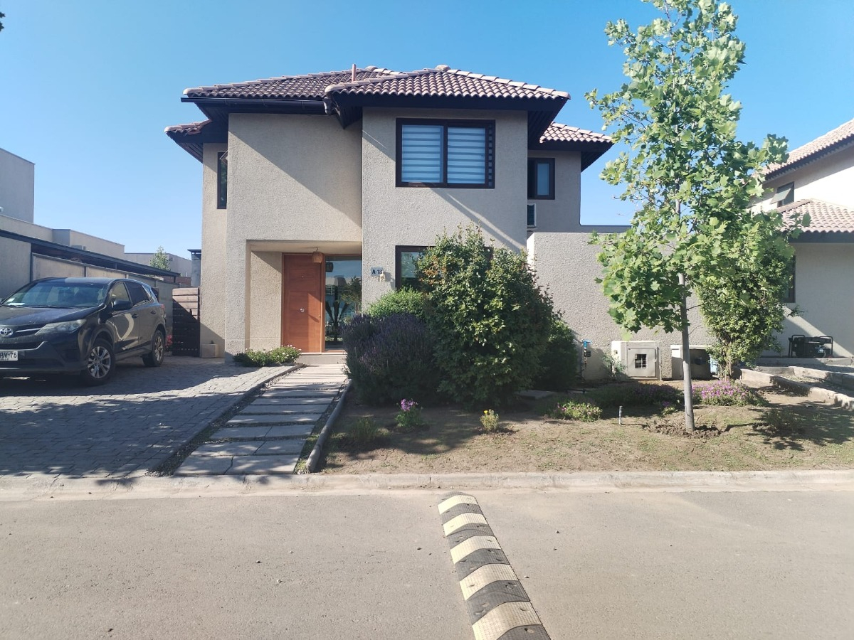 Venta Casa NO 3D 3B 2E 1Bd Chicureo - Colina