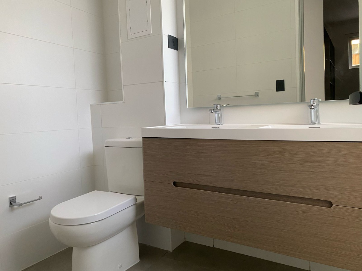 Venta Casa NO 3D en suite Walk-in cl&oacute;set 3B 2E 1Bd Estoril - Las Condes