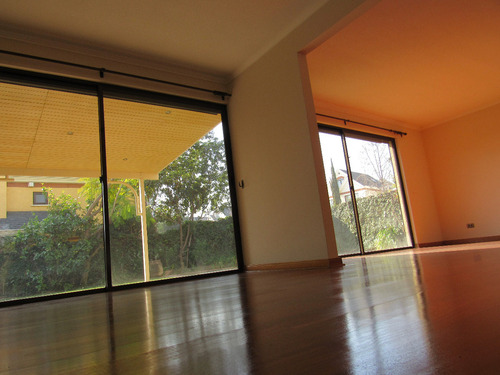 Arriendo Casa NOSP 5D en suite Walk-in cl&oacute;set 4B 3E 2B San Carlos de Apoquindo - Las Condes