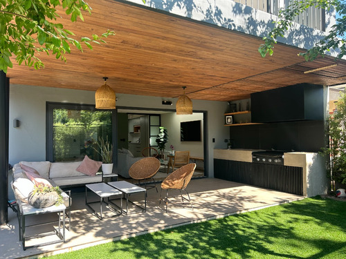 Venta Casa NO 4D en suite Walk-in cl&oacute;set 4B 1E 3B Estadio Croata - Vitacura