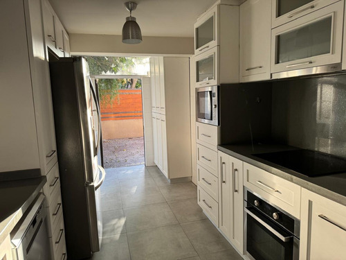 Venta Casa NOSP 5D en suite Walk-in cl&oacute;set 5B 3E 1B Carlos Ossand&oacute;n - La Reina