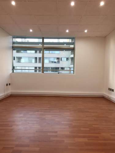 Arriendo Oficina NO 3B 2E 1B Metro Escuela Militar - Las Condes