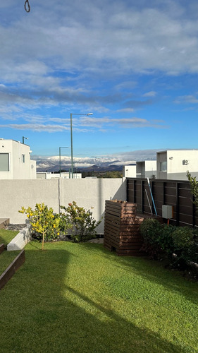 Venta Casa O 3D en suite Walk-in cl&oacute;set 3B 2E 1B Chicureo - Colina