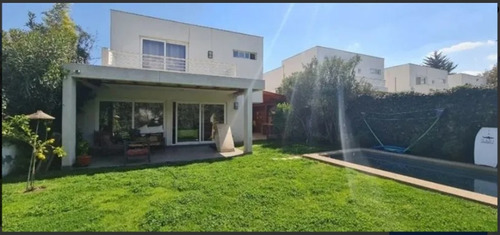 Arriendo Casa NOSP 5D en suite Walk-in cl&oacute;set 4B 3E 1B Carlos Ossand&oacute;n - La Reina