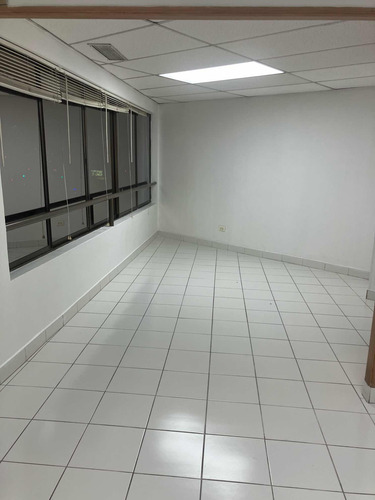 Arriendo Oficina 2B 1E Barrio El Golf - Las Condes