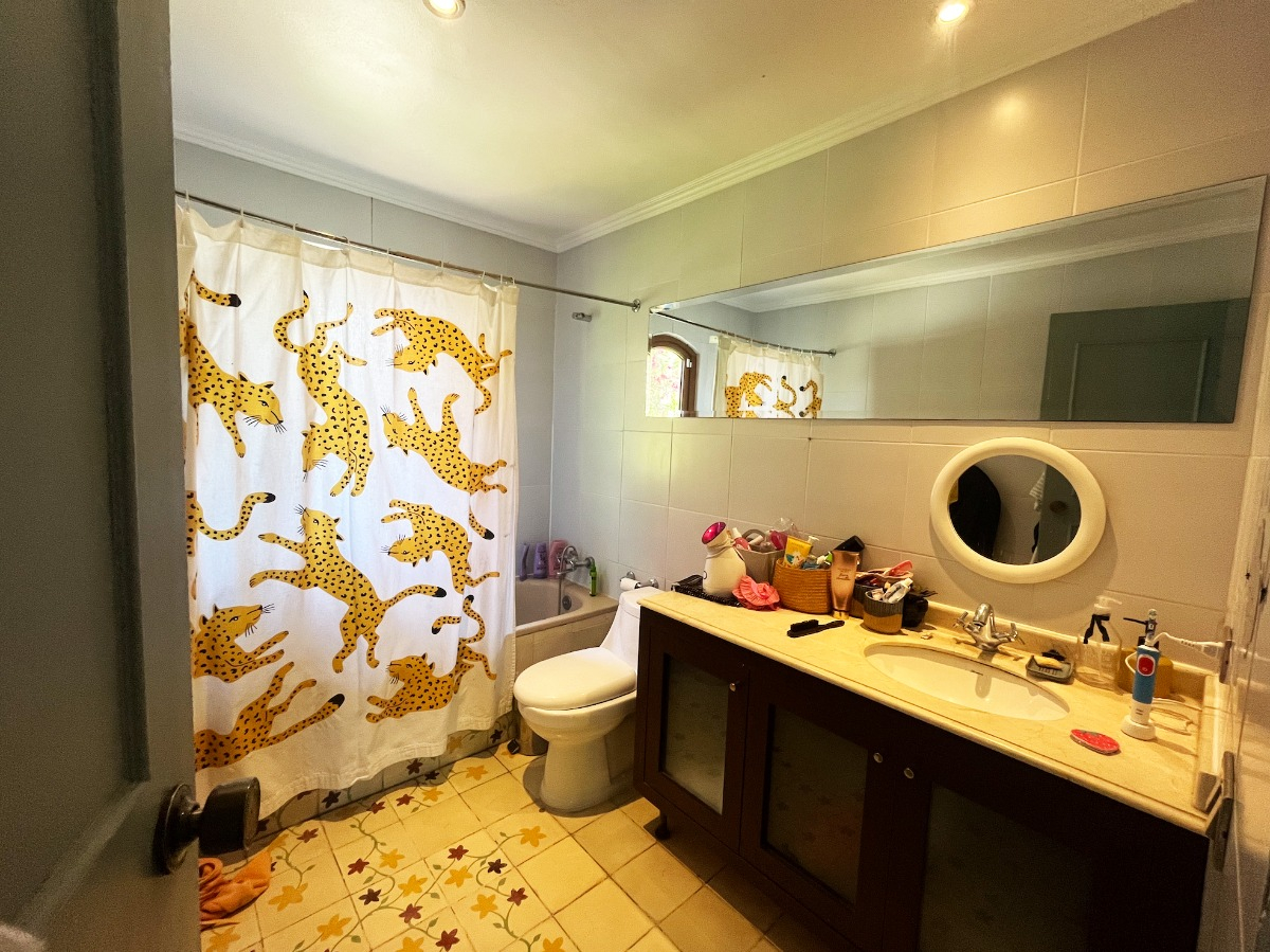 Arriendo Casa NO 5D en suite Walk-in cl&oacute;set 4B 8E 1Bd Chicureo - Colina