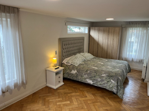 Venta Casa NO 4D 2B 3E Estadio Croata - Vitacura