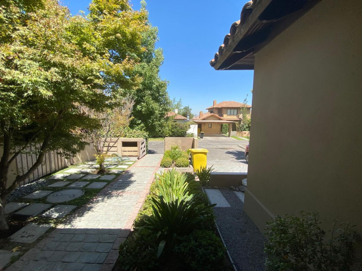 Arriendo Casa O 3D en suite Walk-in cl&oacute;set 4B 2E 1Bd Chicureo - Colina