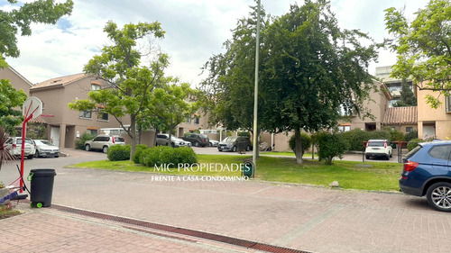 Venta Casa NP 5D en suite Walk-in cl&oacute;set 4B 2E 1B San Carlos de Apoquindo - Las Condes