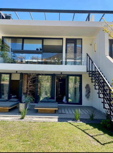 Venta Casa NO 4D en suite Walk-in cl&oacute;set 4B 2E 1B Los Dominicos - Las Condes