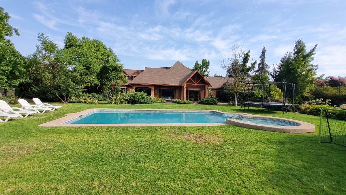 Venta Casa 5D en suite Walk-in cl&oacute;set 5B 5E 1Bd Chicureo - Colina