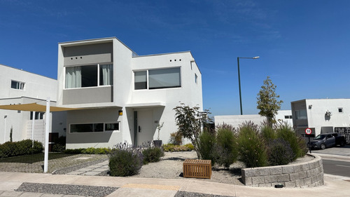 Venta Casa O 3D en suite Walk-in cl&oacute;set 3B 2E 1B Chicureo - Colina